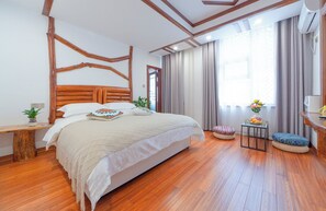 Desk, soundproofing, free WiFi - Easy House (Zhangjiajie)