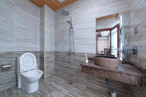 Family Suite | Desk, soundproofing, free WiFi