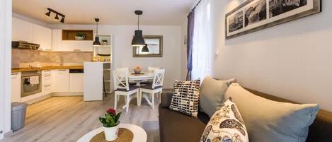 Deluxe-Apartment | Wohnbereich | LCD-Fernseher