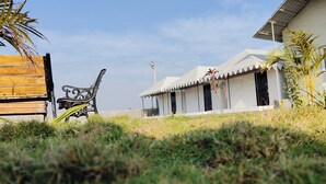 Unclassified image, 2 of 12, button - Somnath Inn (Garudeshwar)