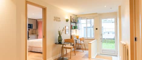 1 dormitorio, escritorio, tabla de planchar con plancha y wifi gratis