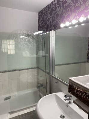 Articles de tocador gratuïts i assecador de cabells 