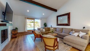 Fernseher, Kamin, Stereoanlage, Arbeitsbereiche