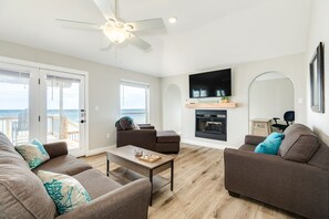 Televisie, een open haard en een kantoor