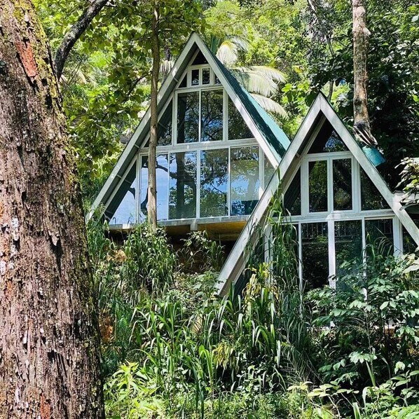 Situ Madura - Triangle Cabana | Premium bedding, individually decorated, individually furnished, desk - Tree Nature Resort (Badulla)