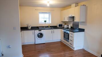 House | Private kitchen | Fridge, microwave, oven, stovetop