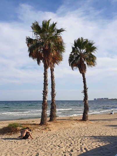 Cozy 2-bedroom apartment with WiFi, AC in Torrevieja 3 minutes walk to the sea