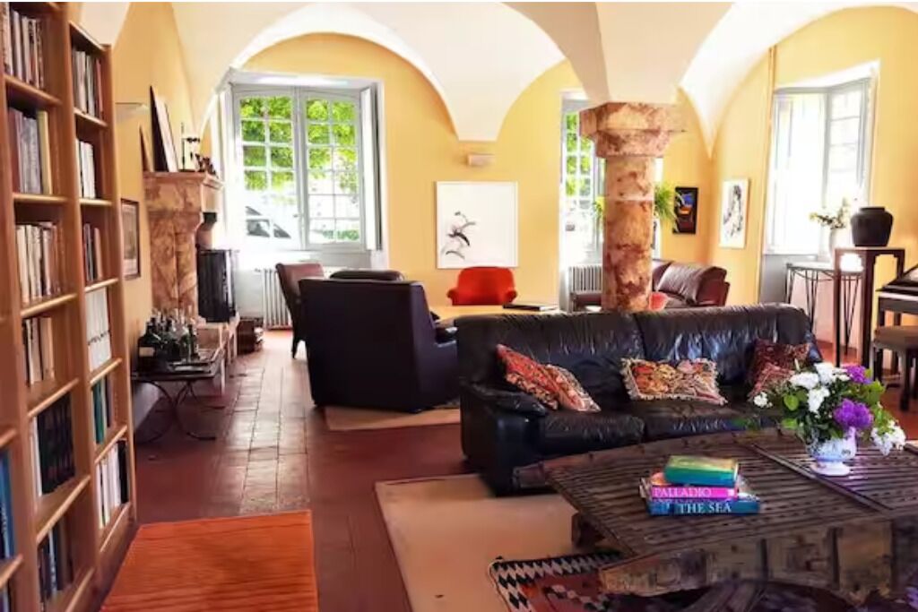 電視、DVD 播放機、書籍、音樂庫