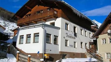 Ferienhaus, Mehrere Schlafzimmer, Bergblick, Bergseite | 1 Schlafzimmer, Verdunkelungsvorhänge, kostenloses WLAN, Bettwäsche