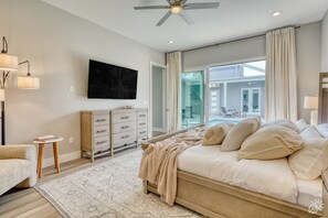 3 bedrooms, iron/ironing board, travel cot, WiFi - Siesta Key Modern Retreat with Heated Pool & Spa (Sarasota)
