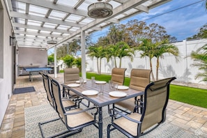 Outdoor dining - Siesta Key Modern Villa Retreat with Heated Pool & Spa (Sarasota)