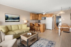 TV - Luxury, upscale 1-bedroom condo with free WiFi and an outdoor pool located right on the bay and just a few blocks from the beach! Linen included. (Ocean City)