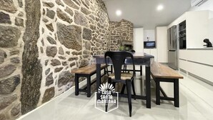 Unclassified image, 5 of 17, button - Casa Santa Marinha (Paredes de Coura)