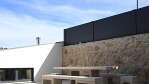 Unclassified image, 2 of 17, button - Casa Santa Marinha (Paredes de Coura)
