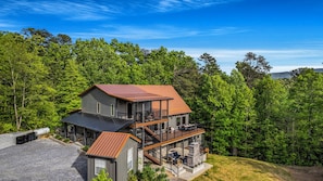 Exterior - Luxe 4 BR~Swim Spa~Outdoor Fireplace~ Gameroom (Sevierville)