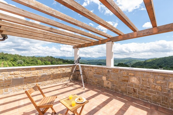 Villa | 3 bedrooms - Dol Istria in Buzet With 3 Bedrooms and 3 Bathrooms (Buzet)