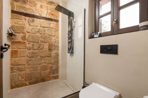 Whirlpool, Haartrockner, Handtücher, Seife