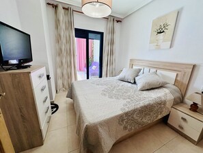 1 soverom, strykejern/-brett, wi-fi (inkludert) og sengetøy