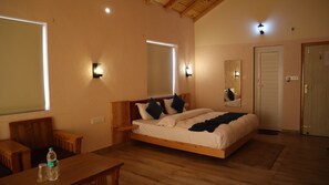 Habitación superior | Zona de estar | Televisión LCD de 32 pulgadas con canales por cable