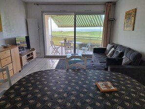 TV - Oceanfront Duplex with Golf View, Pool, 2 Bedrooms, 2 Bathrooms (Saint-Jean-de-Monts)