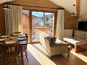 TV - Luxury Apartment with Stunning Views, 2 Balconies, Near Center, Wi-Fi, and Included Amenities (Les Gets)