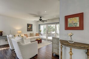 Smart TV - 833 Ocean Cove - Luxury home Free Tennis/Pickleball daily (Hilton Head Island)