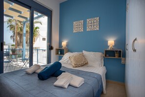 3 bedrooms, iron/ironing board, free WiFi, bed sheets - Villa Salomon in Plaka - BY APOKORONAS VILLAS (Plaka)