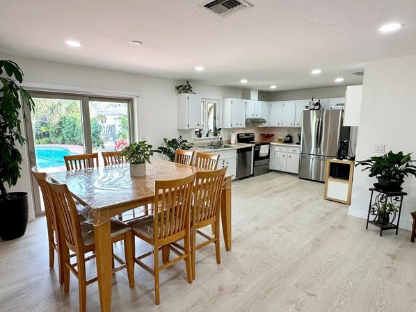 Dining - Good Vibes House with private pool (Dania Beach)