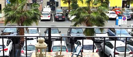 Departamento básico, vista a la ciudad | Balcón