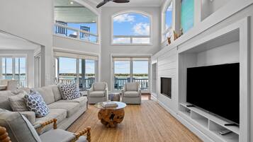 Televisor, videojocs, reproductor de DVD i taula de tennis de taula