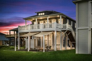 Exterior - Sandy Feet Retreat 3 Bedroom Home by RedAwning (Port Bolivar)