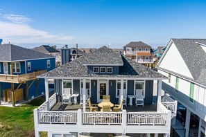 Exterior - Sandy Feet Retreat 3 Bedroom Home by RedAwning (Port Bolivar)