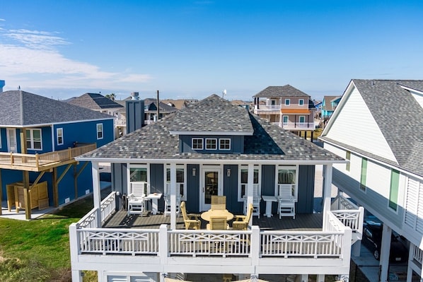 Exterior - Sandy Feet Retreat 3 Bedroom Home by RedAwning (Port Bolivar)