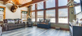 Lakefront New Hampshire Hideaway w/ Deck & Views