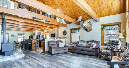 Lakefront New Hampshire Hideaway w/ Deck & Views