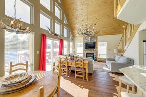 Interior - Mountain Home w/ Deck: 1 Mi to Angel Fire Resort! (Angel Fire)