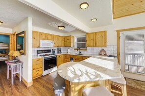 House (3 Bedrooms) | Interior - Mountain Home w/ Deck: 1 Mi to Angel Fire Resort! (Angel Fire)