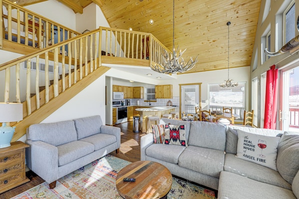 House (3 Bedrooms) | Interior - Mountain Home w/ Deck: 1 Mi to Angel Fire Resort! (Angel Fire)
