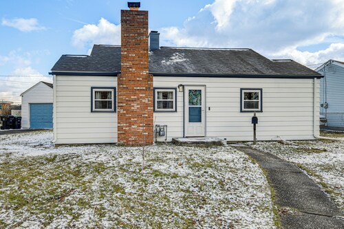 Tonawanda Home ~ 14 Mi to Niagara Falls State Park