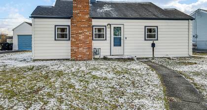 Tonawanda Home ~ 14 Mi to Niagara Falls State Park