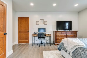 House (2 Bedrooms) | Interior - Tonawanda Home ~ 14 Mi to Niagara Falls State Park (Tonawanda)