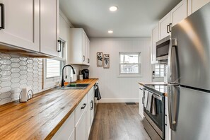 House (2 Bedrooms) | Interior - Tonawanda Home ~ 14 Mi to Niagara Falls State Park (Tonawanda)