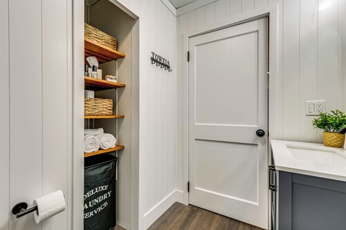 Tonawanda Home ~ 14 Mi to Niagara Falls State Park