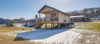 Riverfront Cabin Rental ~ 9 Mi to Yellowstone Lake