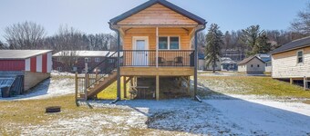 Riverfront Cabin Rental ~ 9 Mi to Yellowstone Lake
