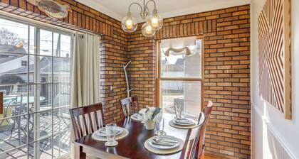 Historic Lorain Home: Walk to Lake Erie!