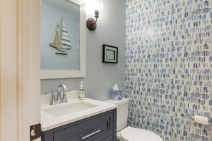 Interior - Historic Lorain Home: Walk to Lake Erie! (Lorain)