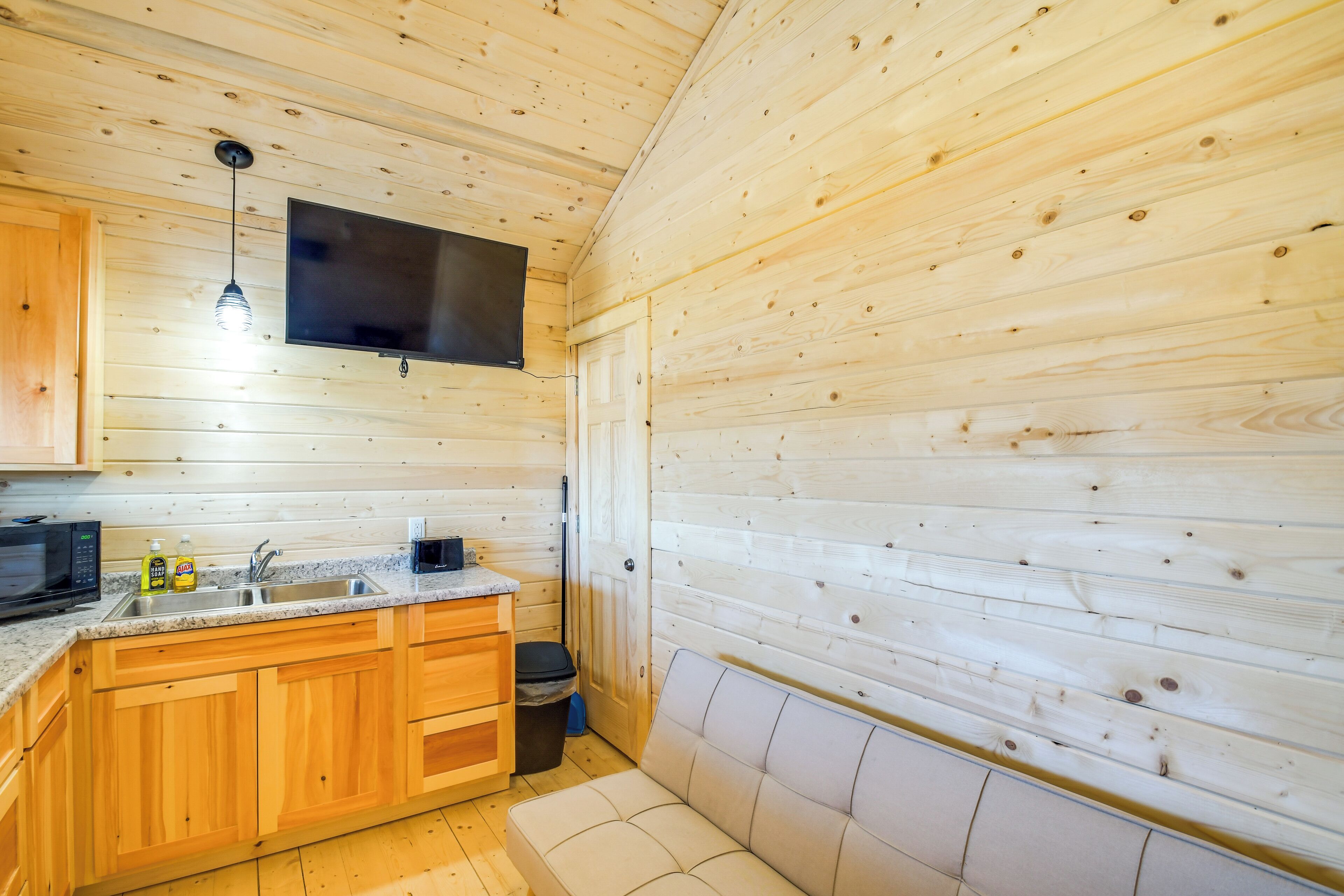 House (2 Bedrooms) | Interior