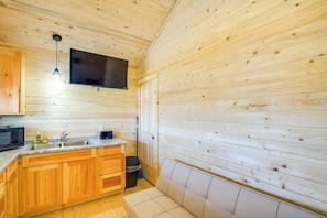 House (2 Bedrooms) | Interior
