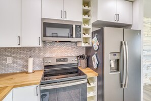 Interior - Charming Kingman Casita < 1 Mi to Route 66! (Kingman)